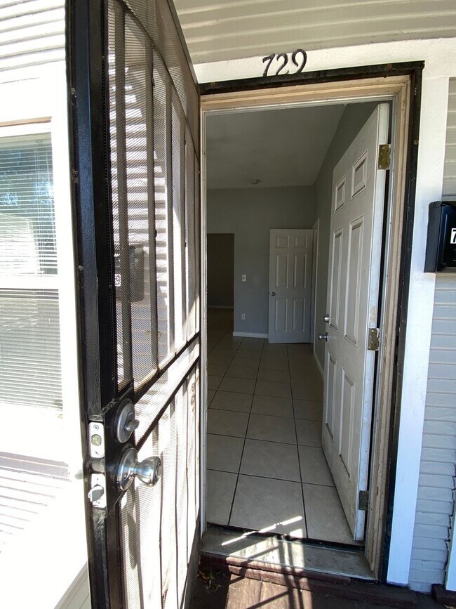 729 N Sutter St in Stockton, CA - Building Photo - Building Photo