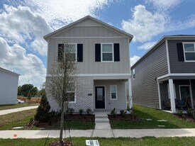 5151 Loyalty Dr in St. Cloud, FL - Building Photo