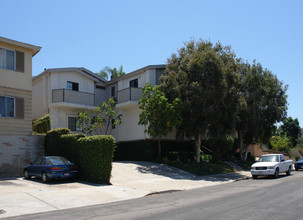 3719-3725 Villa Ter in San Diego, CA - Foto de edificio - Building Photo