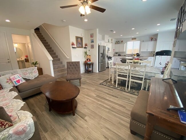 807 Descanso Ave in Clovis, CA - Building Photo - Building Photo