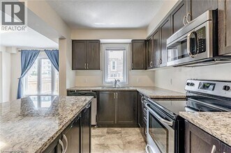 166 Summit Ridge Dr in Guelph, ON - Building Photo - Building Photo