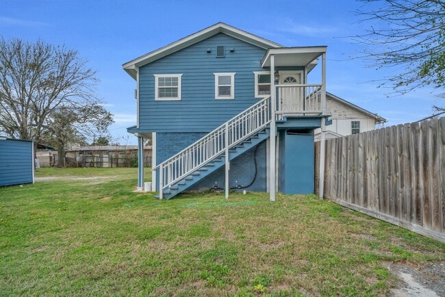 7919 Brays St in Houston, TX - Building Photo - Building Photo