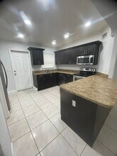 521 Brown Rd in Lantana, FL - Building Photo - Building Photo