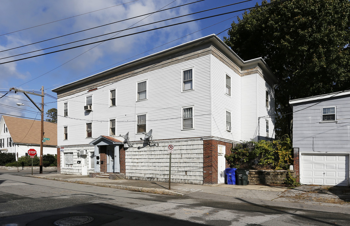 417 Granite St in Manchester, NH - Building Photo