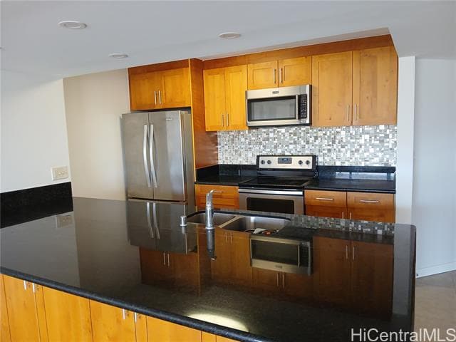 581 Kamoku St in Honolulu, HI - Building Photo - Building Photo