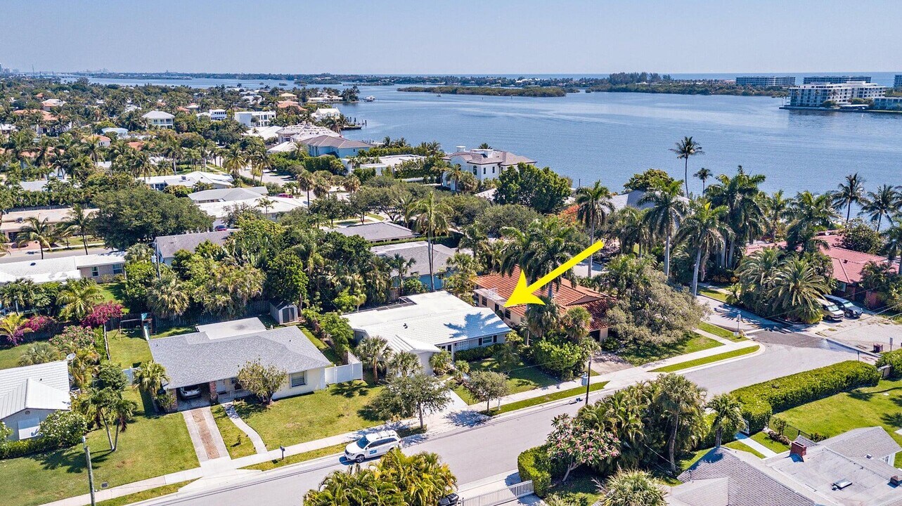 8 Wellesley Dr in Lake Worth Beach, FL - Building Photo