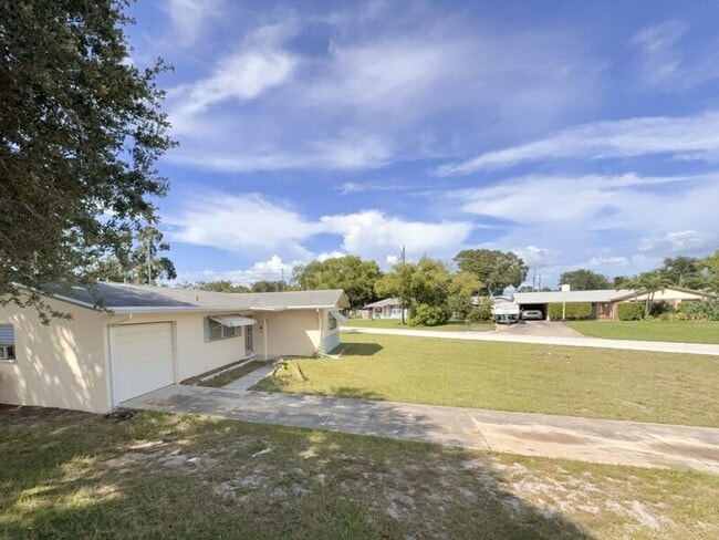 10901 117th Ave in Largo, FL - Building Photo - Building Photo