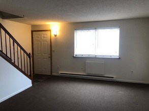 150 Mark Ln in Waterbury, CT - Foto de edificio - Building Photo