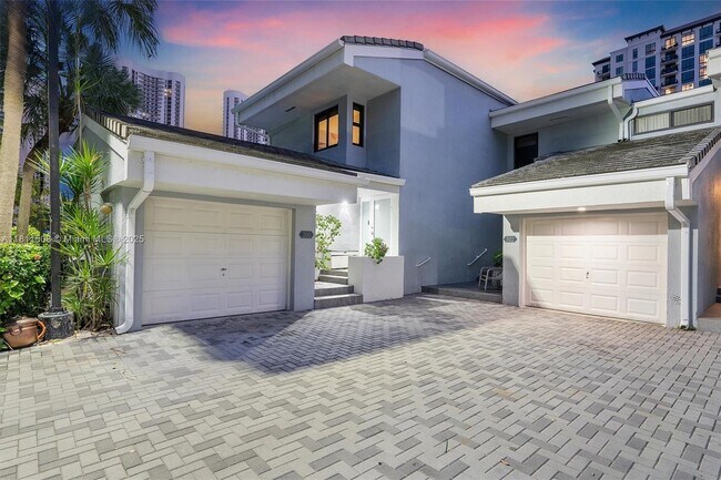 300 Poinciana Island Dr in Sunny Isles Beach, FL - Building Photo - Building Photo