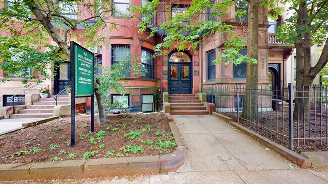 873 Beacon St, Unit 32 in Boston, MA - Building Photo - Building Photo