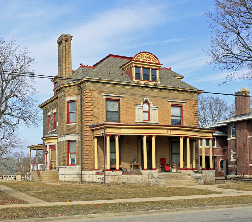 318 Lincoln Way E in Mishawaka, IN - Building Photo