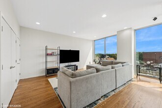 2800 W North Ave in Chicago, IL - Building Photo - Building Photo