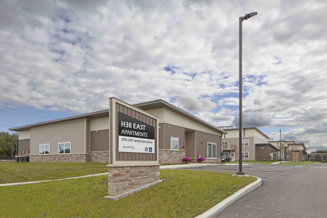 H38 East Apartments in Lafayette, IN - Foto de edificio