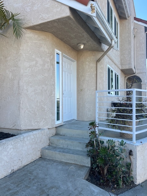 116 La Ronda in San Clemente, CA - Building Photo