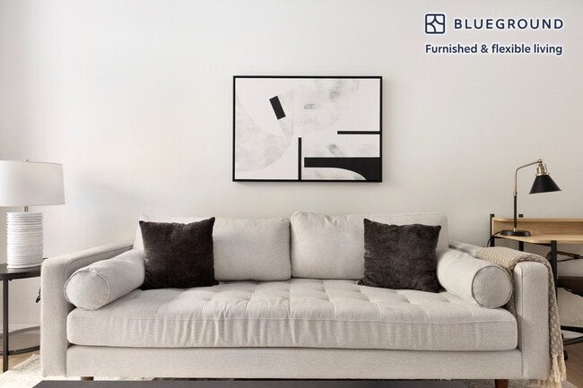 2225 S Beverly Glen Blvd in Los Angeles, CA - Building Photo - Building Photo