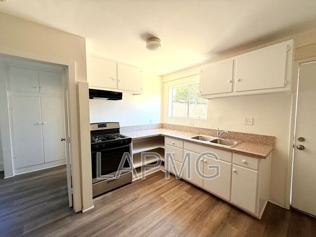 929 1/2-929 1/2 Camulos St in Los Angeles, CA - Building Photo - Building Photo