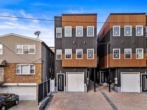 43 W 19th St in Bayonne, NJ - Building Photo - Building Photo