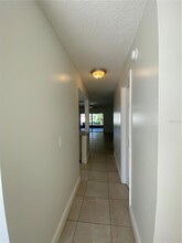 14021 Trouville Dr, Unit 212-301 in Tampa, FL - Foto de edificio - Building Photo