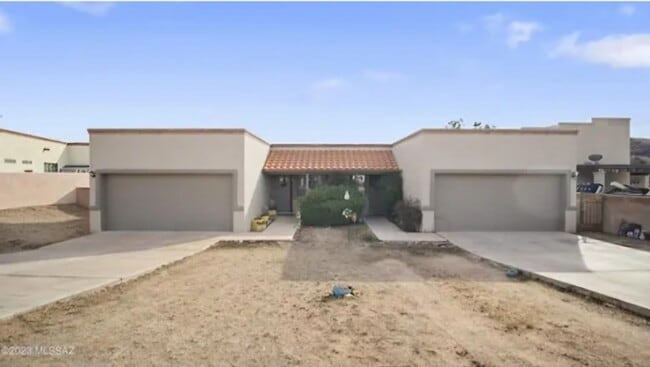 2442 N Alexa Cir