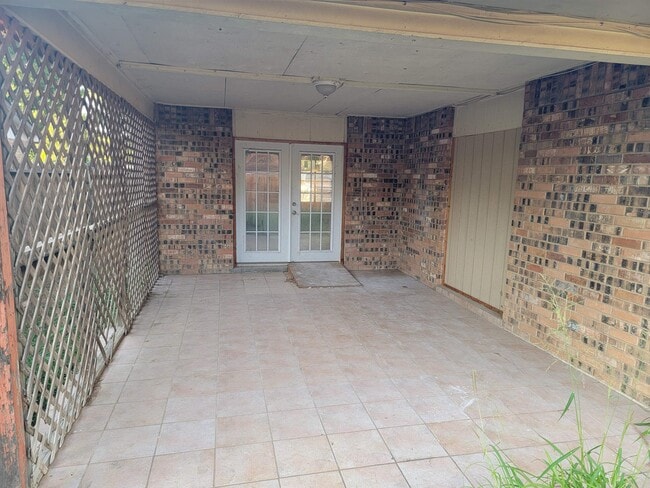 713 Lindenwood Dr in Laredo, TX - Building Photo - Building Photo