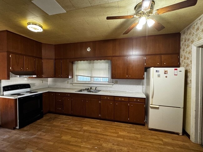 property at 302-304 S 5th St