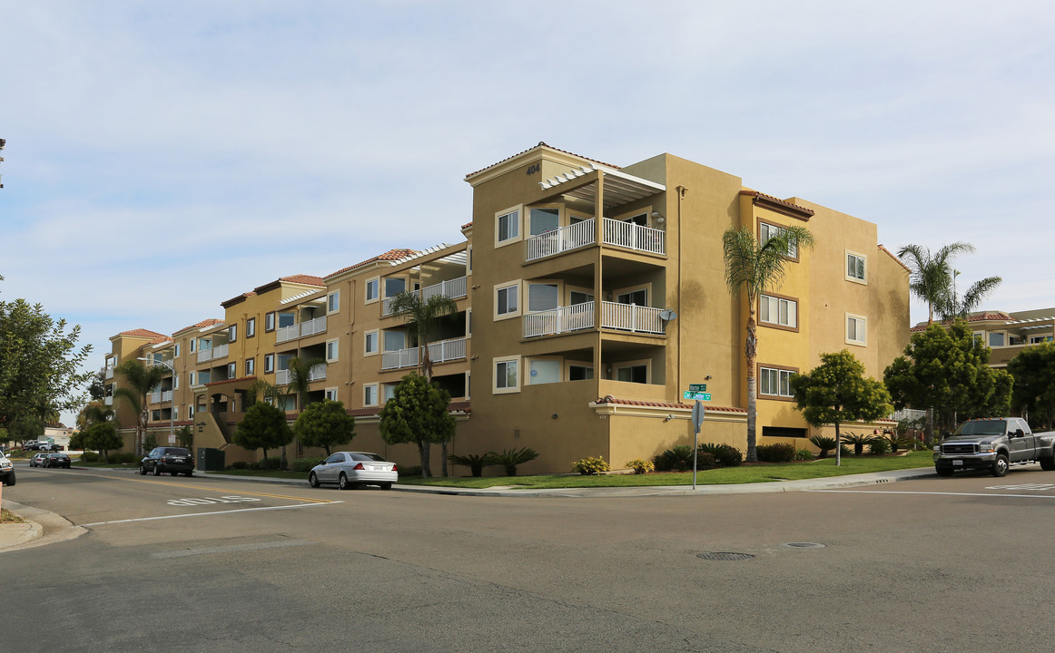 Summit Village in Oceanside, CA - Foto de edificio