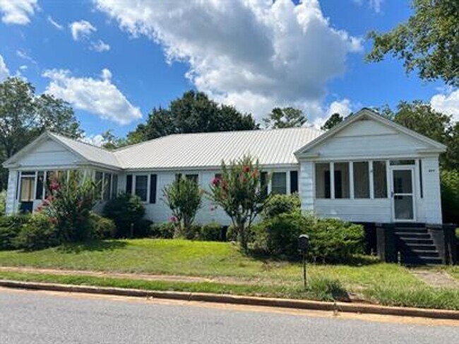 property at 309 W Parkway Ave