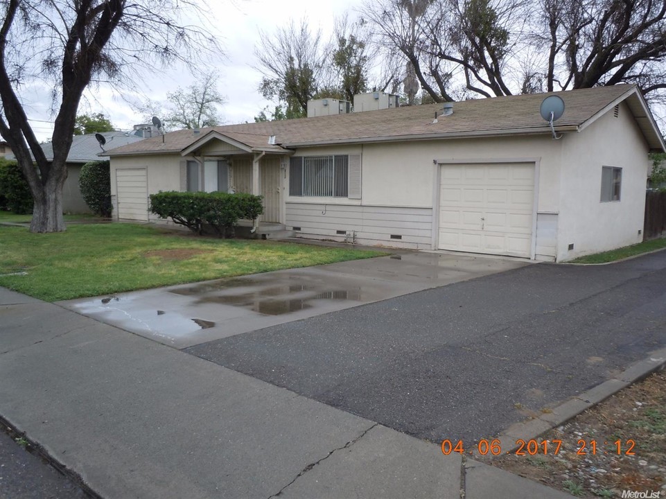 814 Chestnut St in Turlock, CA - Building Photo