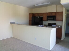4200 E Commerce Way in Sacramento, CA - Building Photo - Building Photo