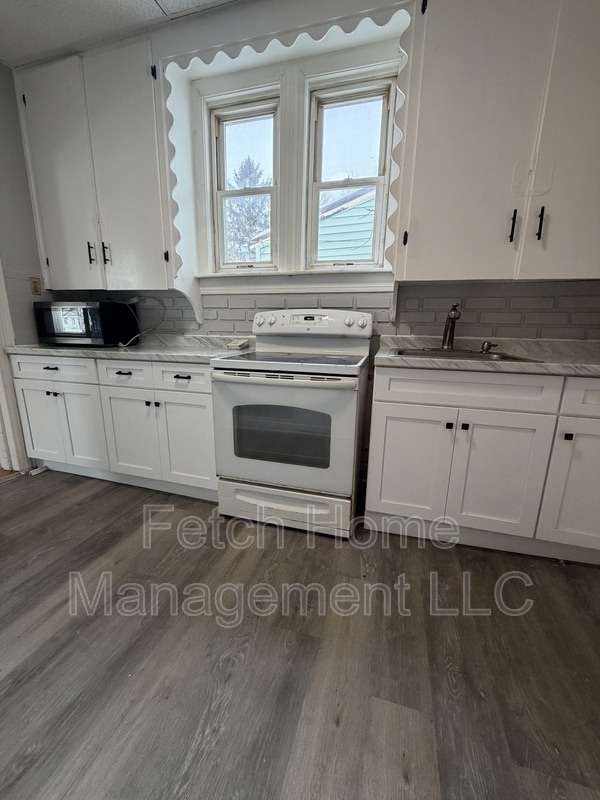 property at 569 W Philadelphia St