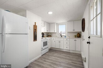 75 S Washington Dr in Pennsville Township, NJ - Foto de edificio - Building Photo