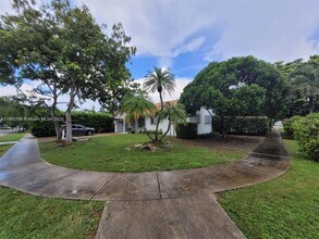 8001 SW 36th St in Miami, FL - Building Photo - Building Photo