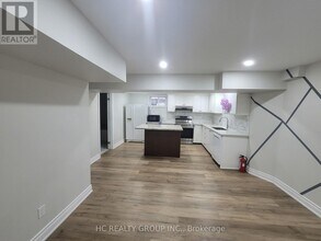 44 Dorothy Britton Dr in Markham, ON - Building Photo - Building Photo