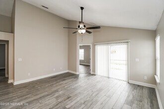 3107 Wandering Oaks Dr in Orange Park, FL - Building Photo - Building Photo