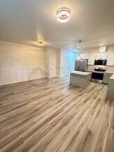 1166 7th St NW in Salem, OR - Building Photo - Building Photo