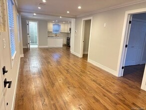 23 West Dr in Port Washington, NY - Building Photo - Building Photo