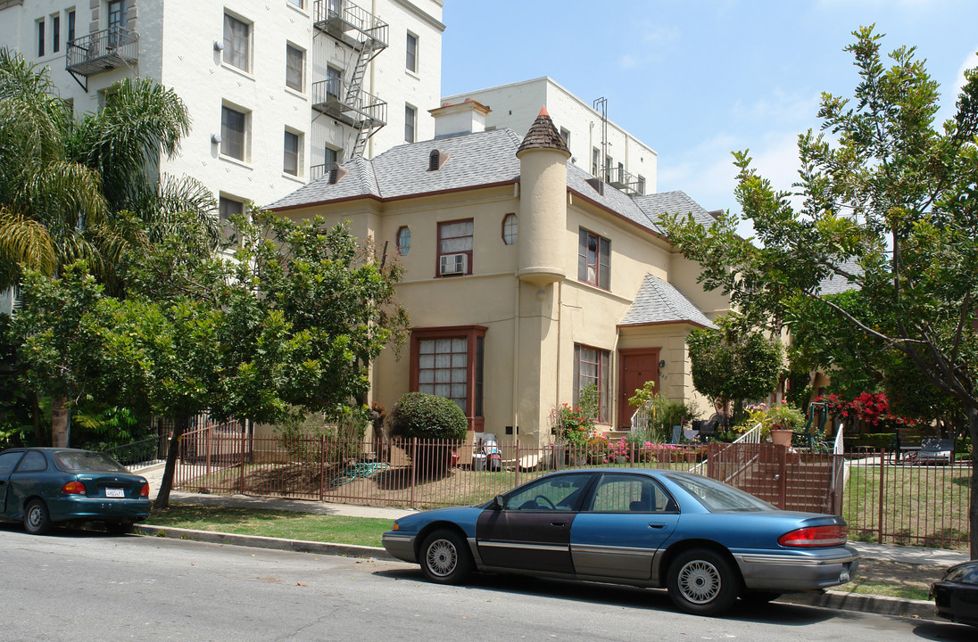 848 S Hobart Blvd in Los Angeles, CA - Building Photo