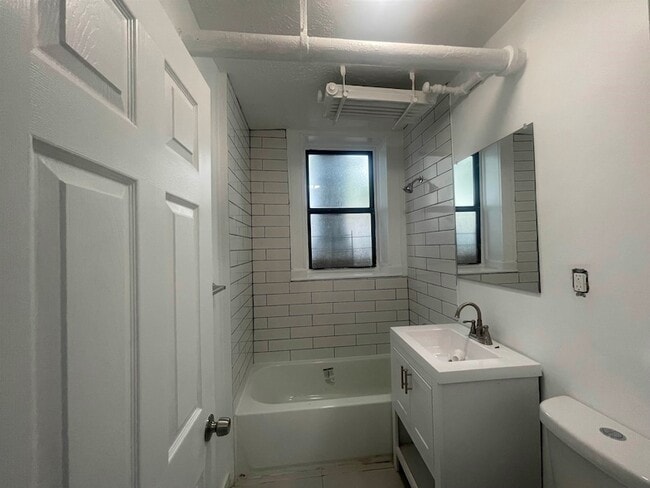 1 Noll Pl in Newark, NJ - Building Photo - Building Photo