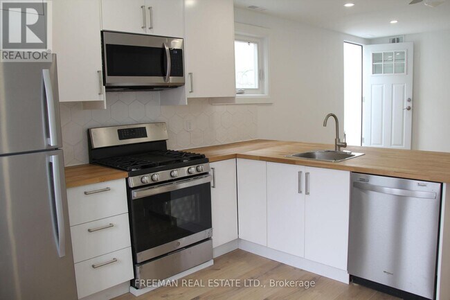 3449 Yonge St in Toronto, ON - Building Photo - Building Photo