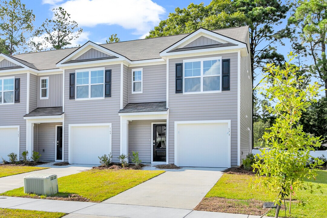 173 Coneflower Rd in Bloomingdale, GA - Building Photo