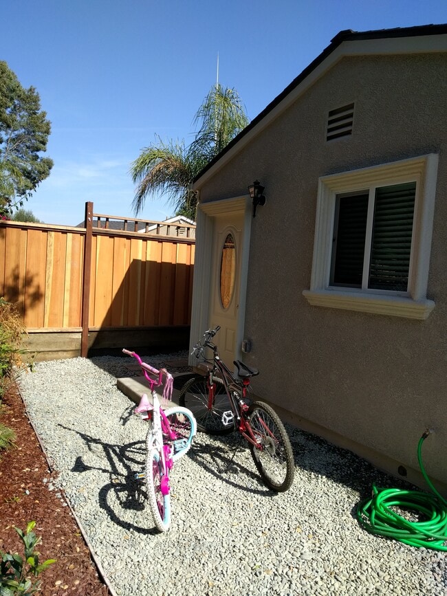 1015 Tulane Ave, Unit 1015 Tulane in San Leandro, CA - Foto de edificio - Building Photo