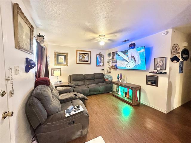 915 N 7th St in Sanger, TX - Building Photo - Building Photo