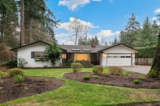 19032 Kristi Way in Lake Oswego, OR - Building Photo - Building Photo