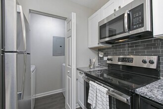 Hawthorn at Oakhurst in Aurora, IL - Building Photo - Building Photo
