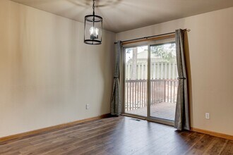 1250 SW Heller Rd in Oak Harbor, WA - Building Photo - Building Photo