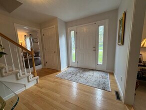 5 Autumn Ln in Natick, MA - Building Photo - Building Photo