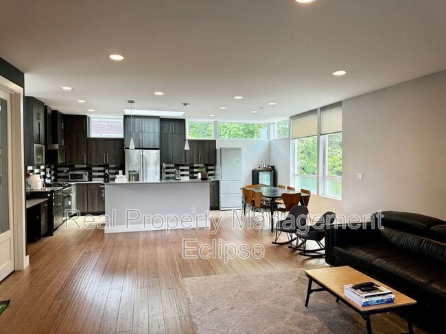 5034 Puget Blvd SW in Seattle, WA - Building Photo - Building Photo