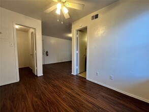 2526 W Prairie St, Unit 203 in Denton, TX - Building Photo - Building Photo