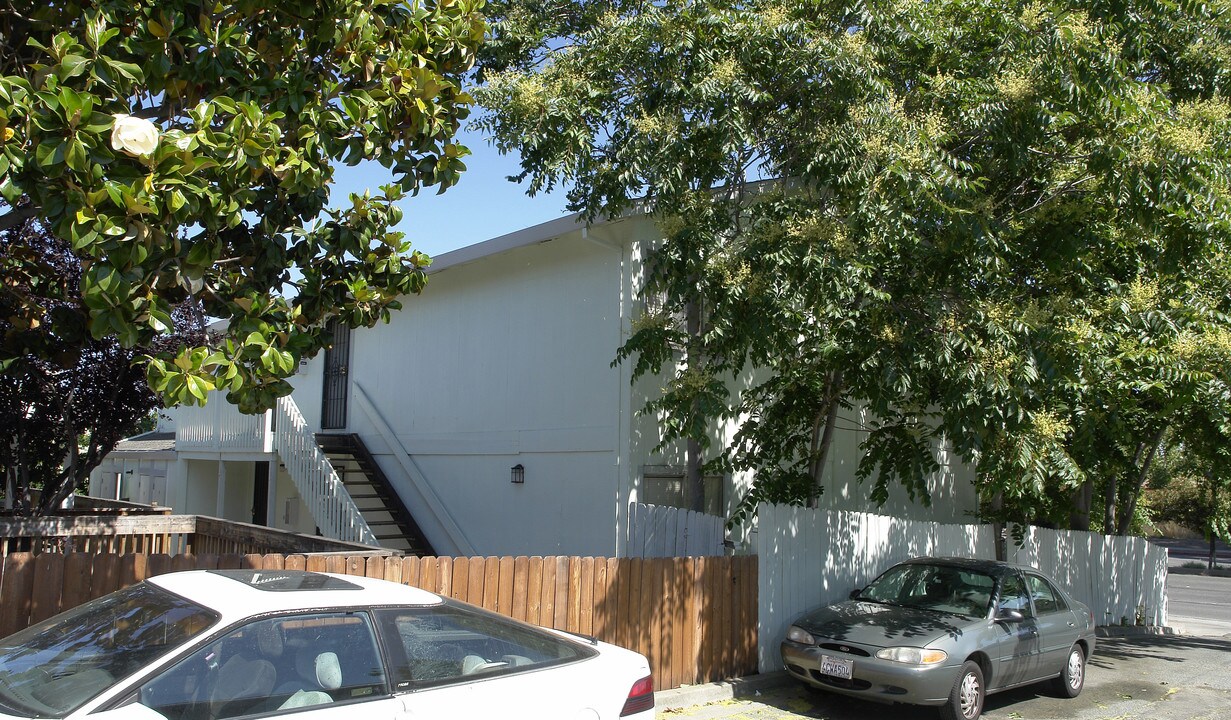 1415 Loeffler Ln in Concord, CA - Building Photo