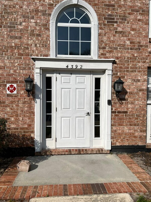 property at 4392 Lake Underhill Rd